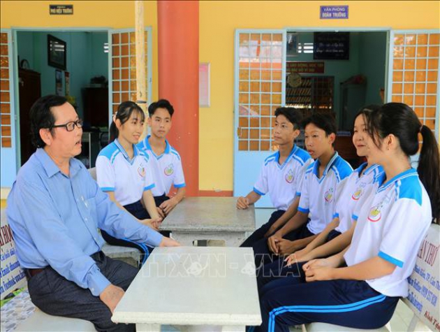 Nhà giáo Ưu tú Nguyễn Minh Thiện và hành trình 'gieo con chữ' cho học sinh vùng sâu Vĩnh Long